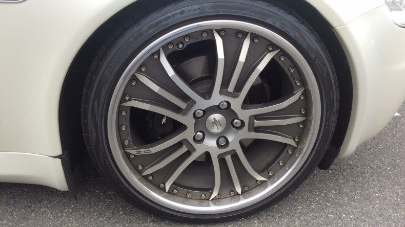 タイヤホイール前