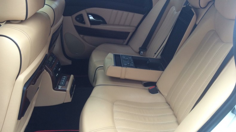 内装後方シート