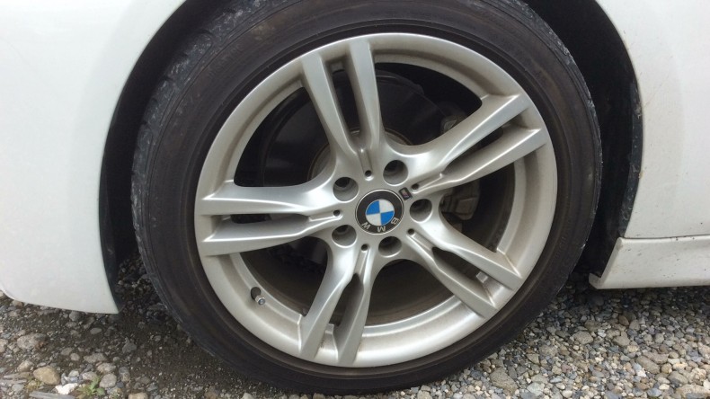 タイヤホイール前