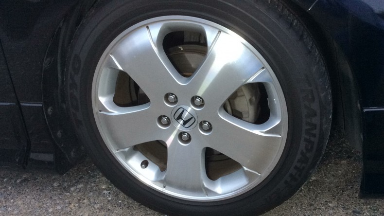 タイヤホイール前