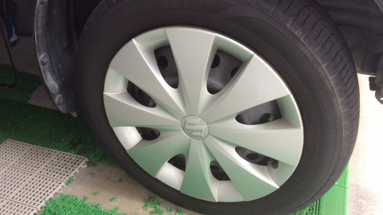 タイヤホイール前