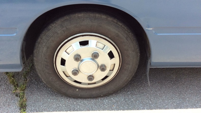 タイヤホイール前