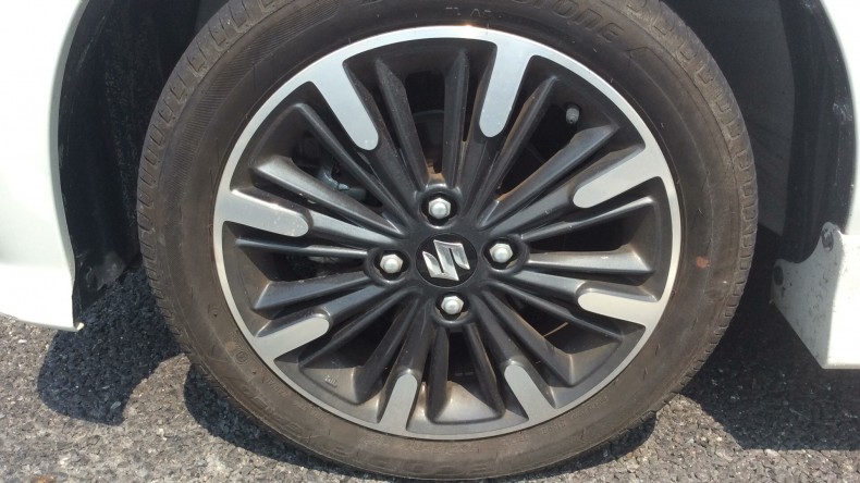 タイヤホイール前