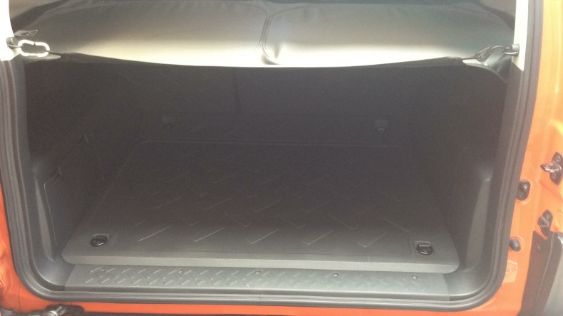 内装トランク
