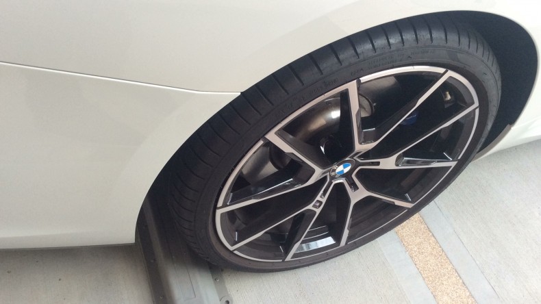 タイヤホイール前