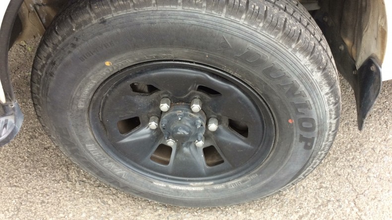 タイヤホイール前