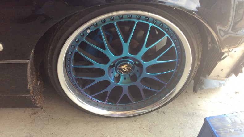 タイヤホイール前