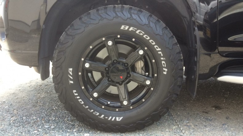 タイヤホイール前