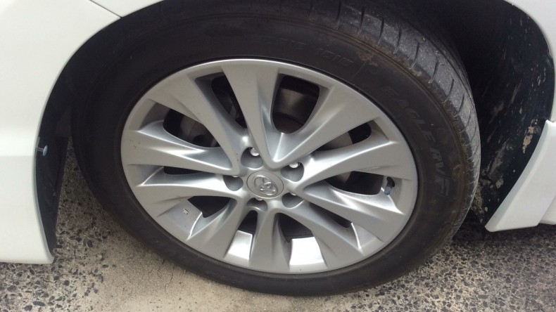 タイヤホイール前