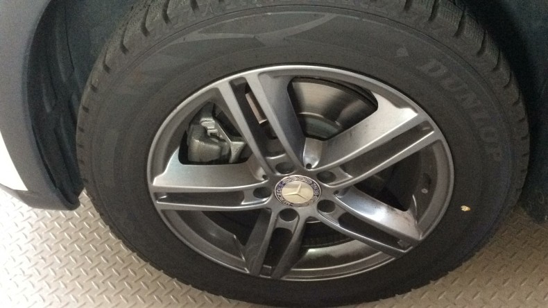 タイヤホイール前