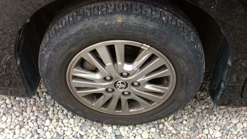 タイヤホイール前