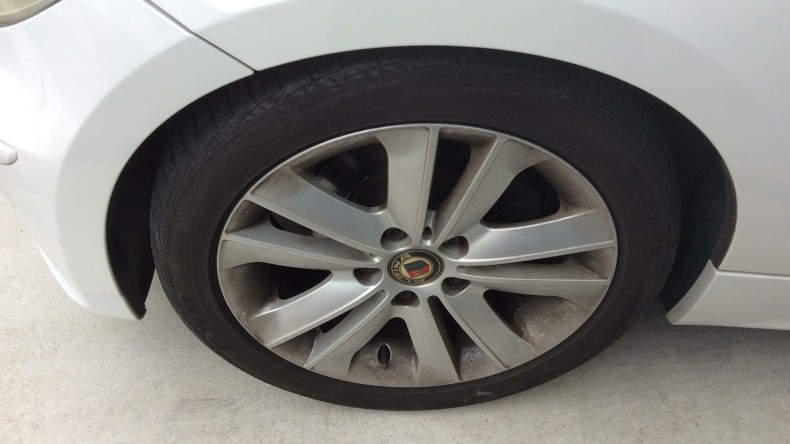 タイヤホイール前