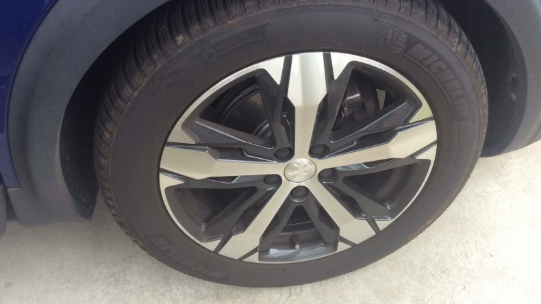 タイヤホイール前