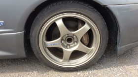 タイヤホイール前