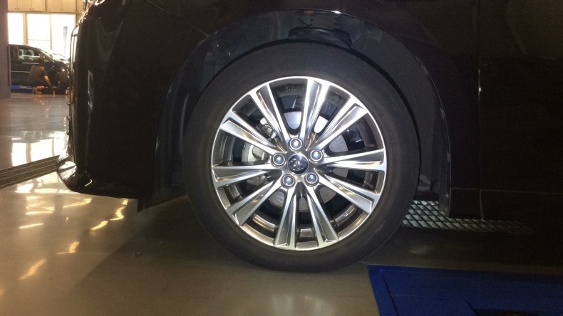 タイヤホイール前
