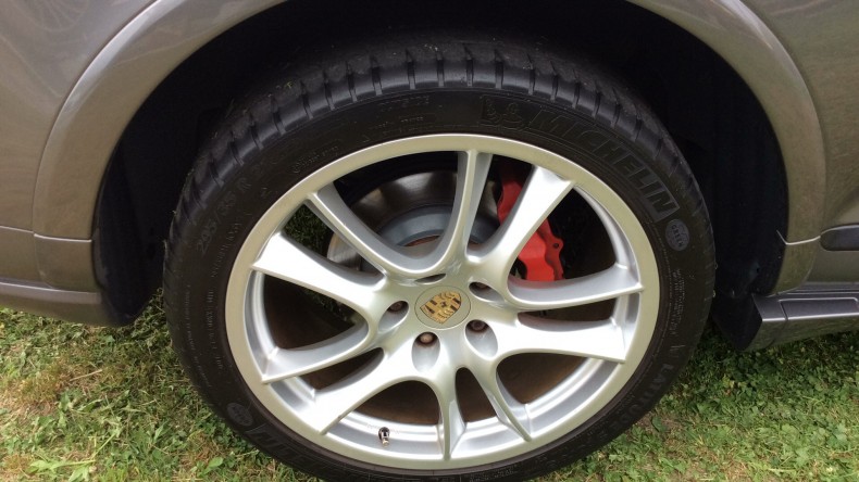 タイヤホイール前