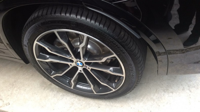 タイヤホイール前