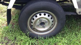 タイヤホイール前