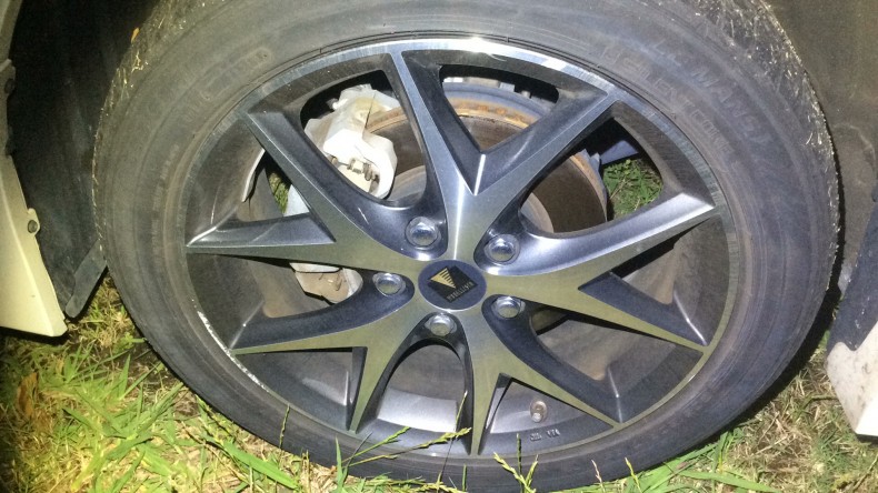 タイヤホイール前