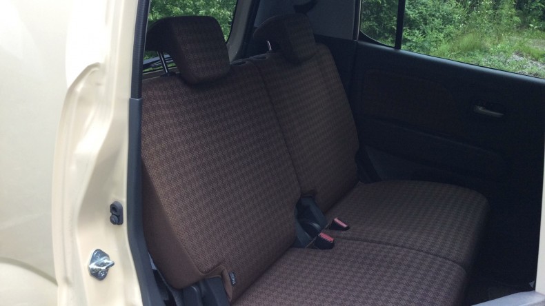 内装後方シート