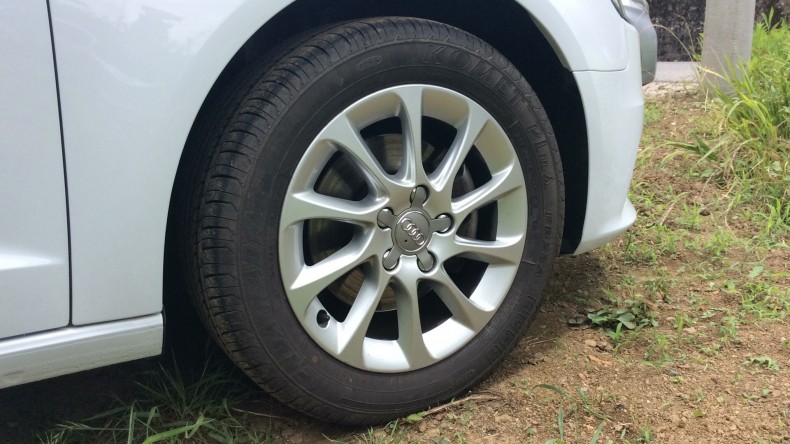 タイヤホイール前