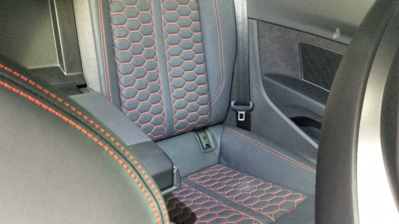 内装後方シート