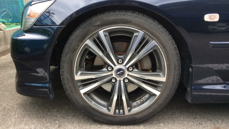 タイヤホイール前