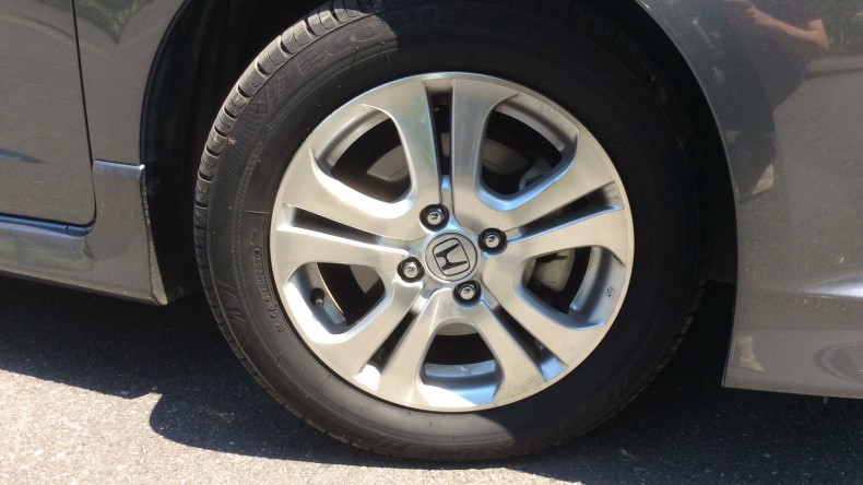 タイヤホイール前