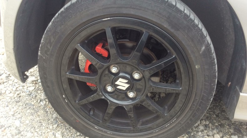 タイヤホイール前