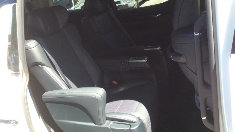 内装後方シート