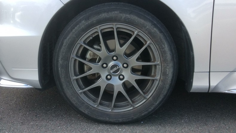 タイヤホイール前