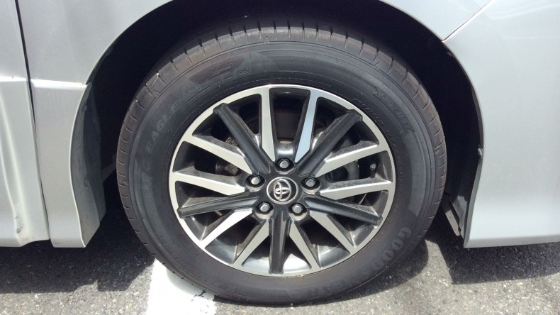 タイヤホイール前