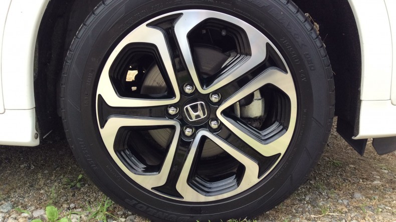 タイヤホイール前