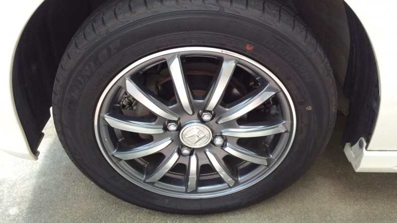 タイヤホイール前