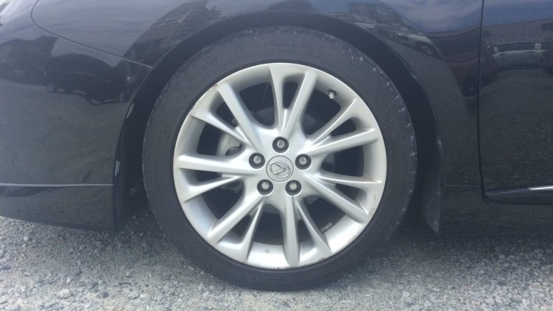 タイヤホイール前