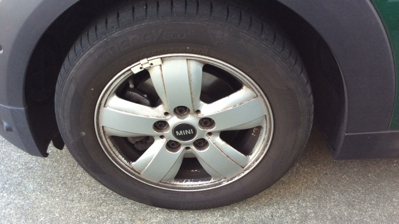 タイヤホイール前