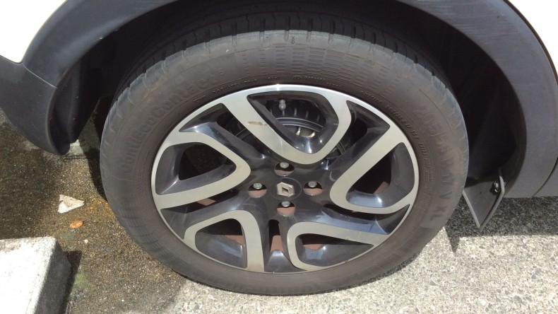 タイヤホイール前