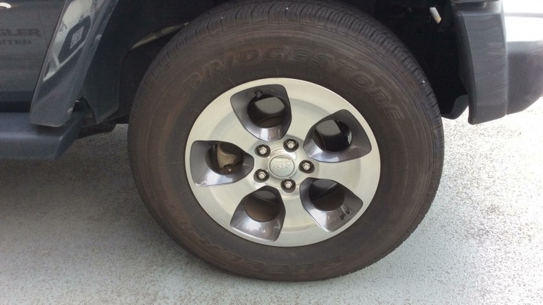 タイヤホイール前