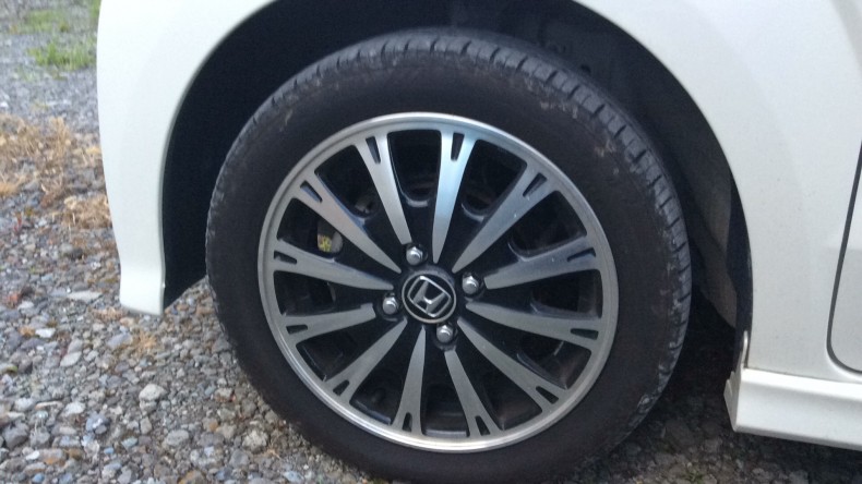 タイヤホイール前