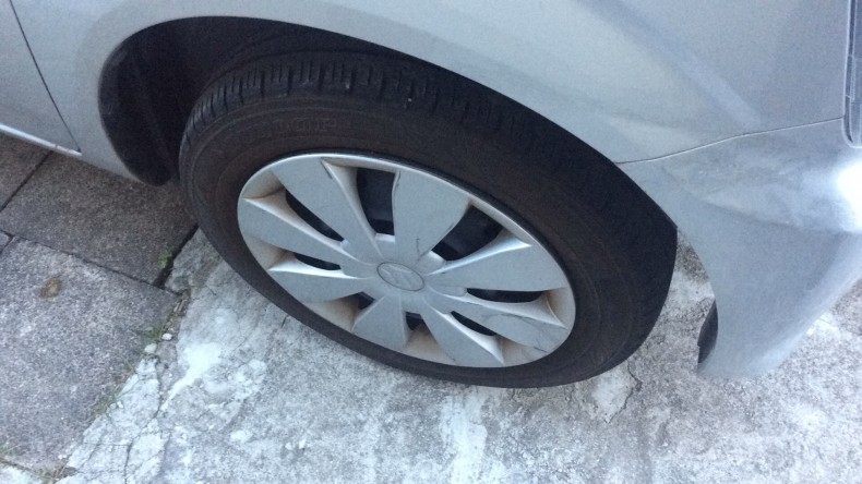 タイヤホイール前