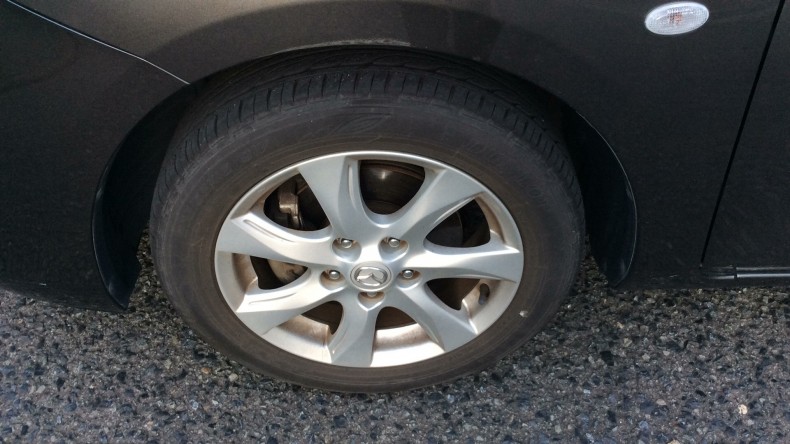 タイヤホイール前