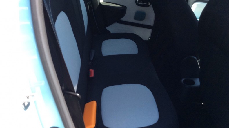 内装後方シート