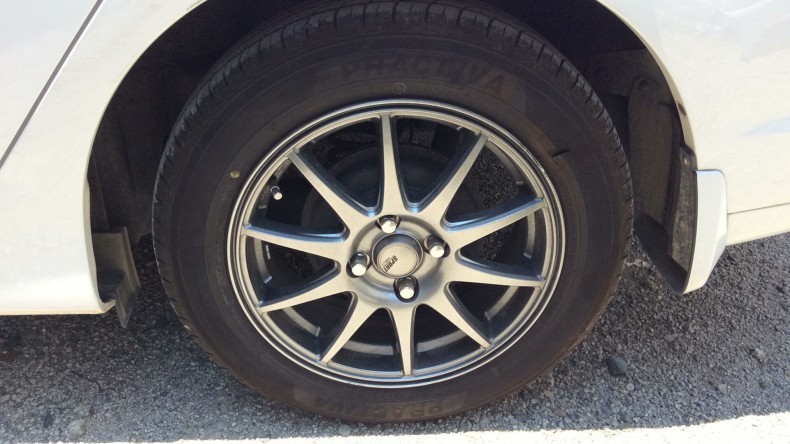 タイヤホイール前