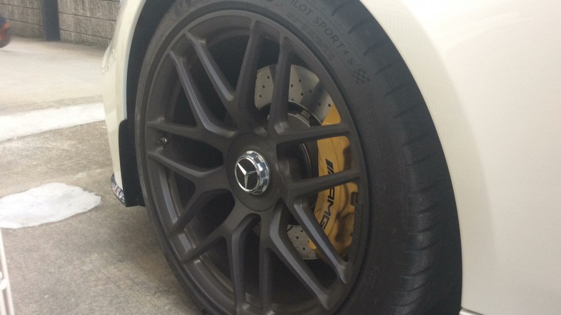 タイヤホイール前