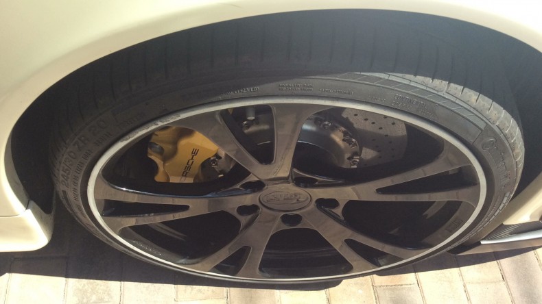 タイヤホイール前