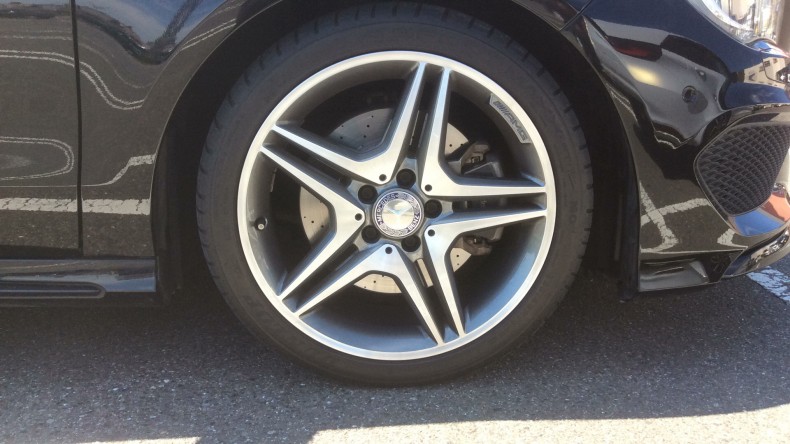 タイヤホイール前