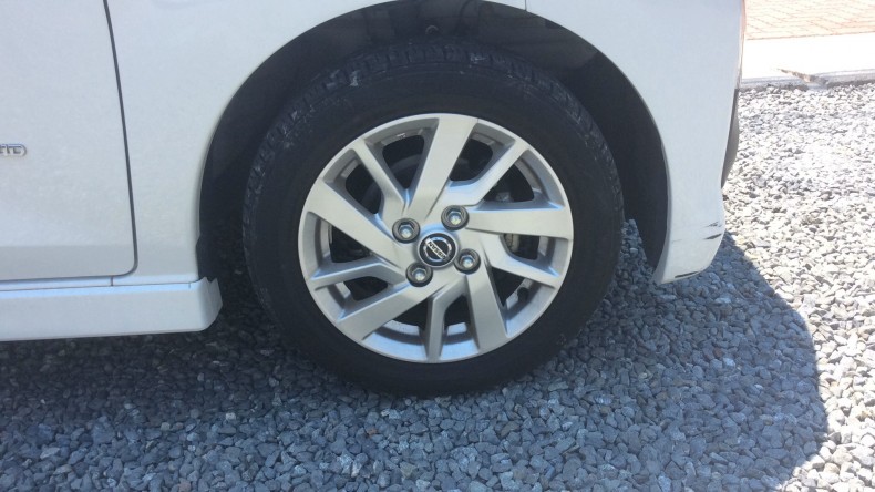 タイヤホイール前