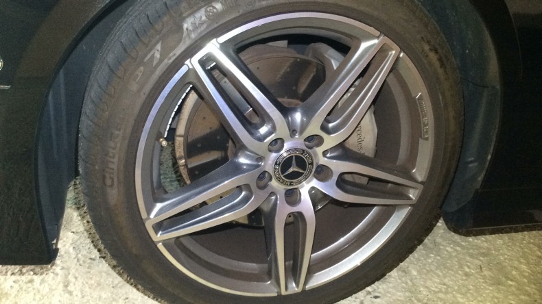 タイヤホイール前