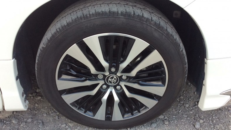 タイヤホイール前