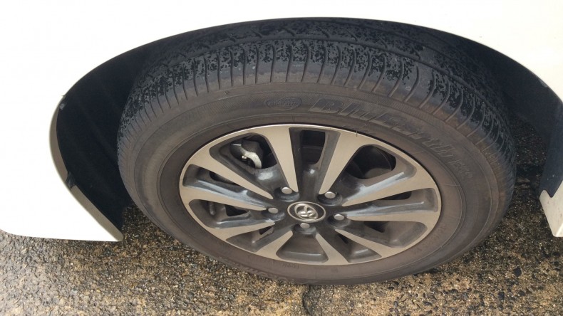 タイヤホイール前